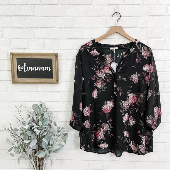 Maurices Tops - Maurices Black Flowered 3/4 Sleeve V-Neck Blouse